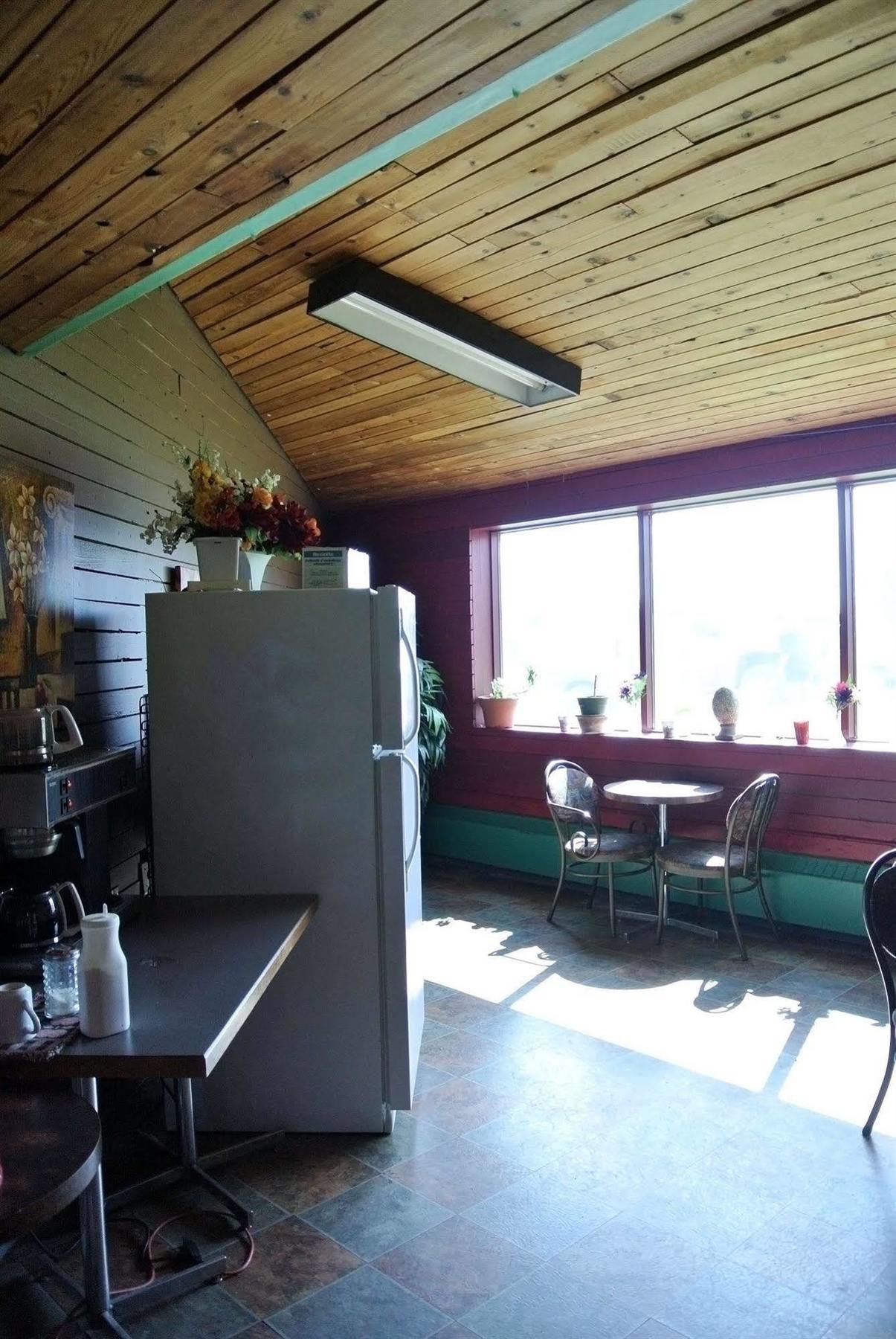 Vegreville Garden Inn Экстерьер фото