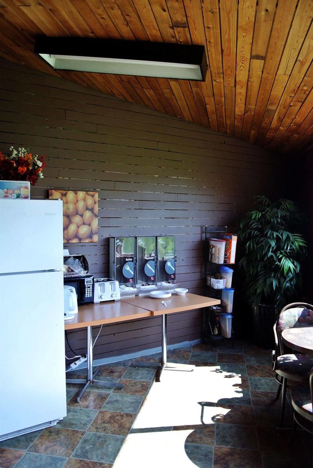 Vegreville Garden Inn Экстерьер фото